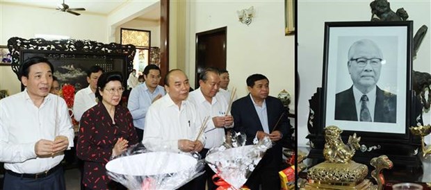 Prime Minister offers incense to late Party, State leaders hinh anh 1