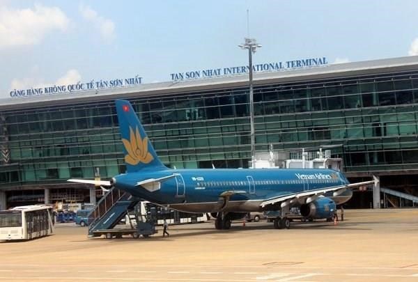 Tan Son Nhat airport adds more night flights during Tet hinh anh 1