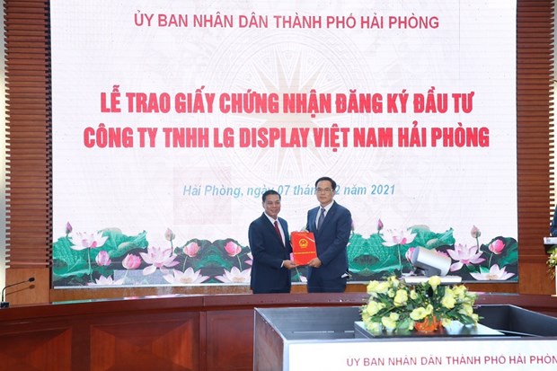 Hai Phong grants investment approval to LG Display’s project hinh anh 1