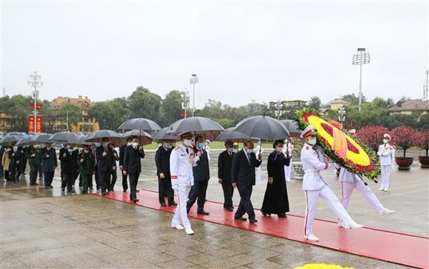 Party, State leaders pay tribute to President Ho Chi Minh hinh anh 1