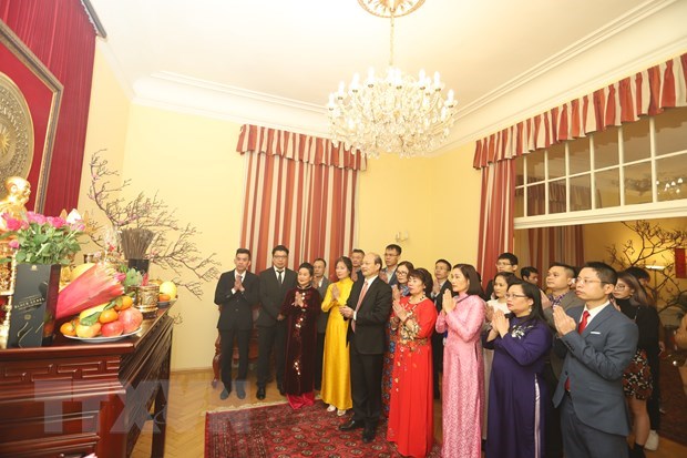 Vietnamese across the world celebrate traditional Lunar New Year hinh anh 2