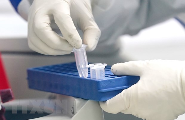 Hanoi collects COVID-19 testing samples related to Japanese patient hinh anh 1