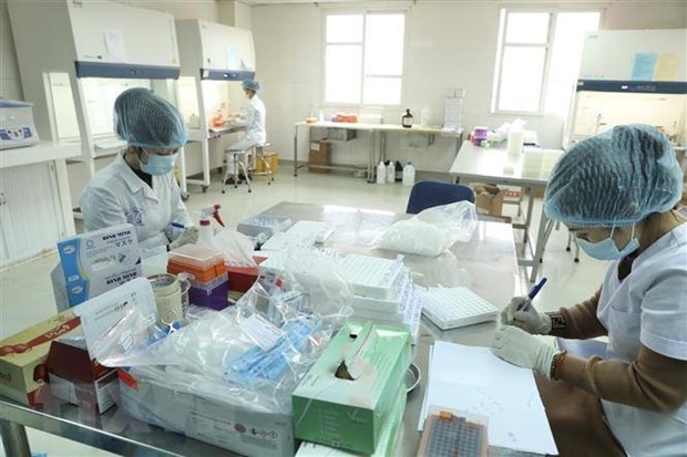 Hanoi conducts testing for people coming from pandemic-hit regions hinh anh 1
