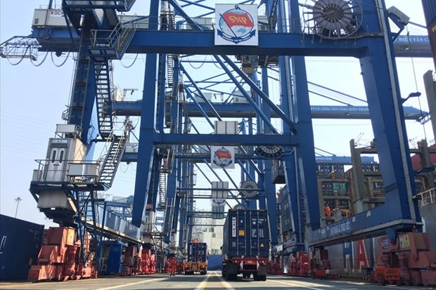 Tan Cang-Cat Lai Port welcomes six vessels hinh anh 1