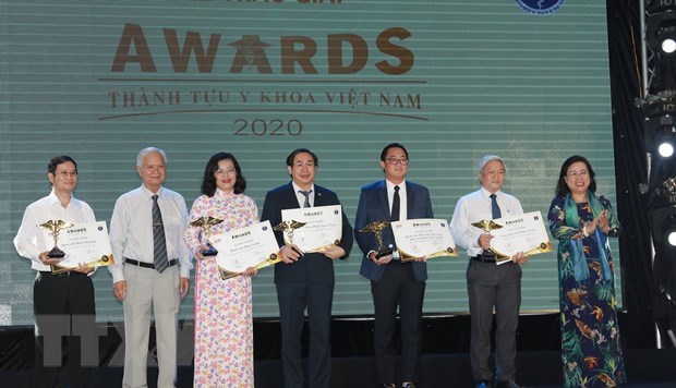 First Vietnam medical achievement award calls 16 winners hinh anh 1