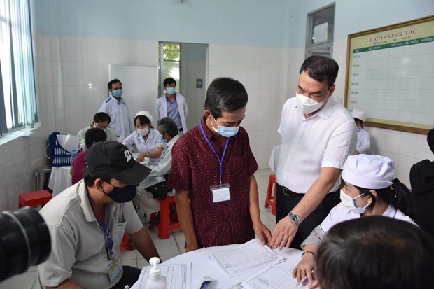 Nearly 300 volunteers in Long An engage in second-stage trials of Nano Covax hinh anh 1