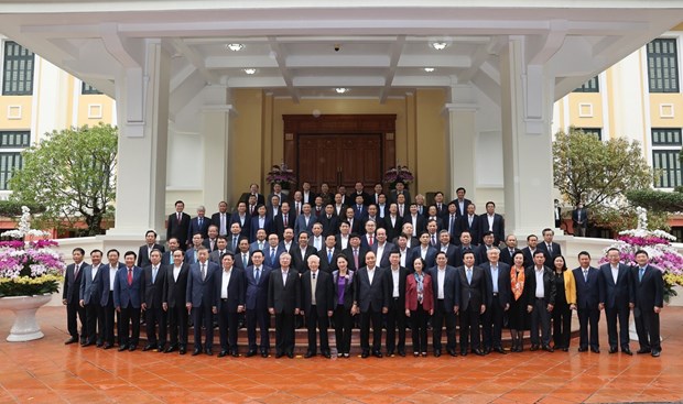 Politburo holds meeting with former Party officials hinh anh 2