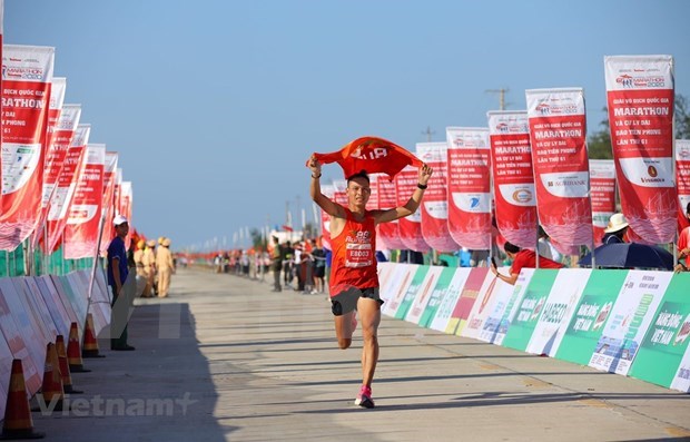 Over 5,000 runners to compete in Tien Phong Newspaper Marathon hinh anh 1