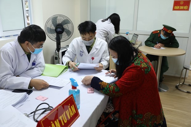 Many elderly people join 2nd stage of Nano Covax vaccine trials hinh anh 1