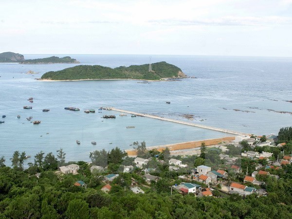 Quang Ninh aims to attract 10 million visitors in 2021 if COVID-19 is contained hinh anh 1