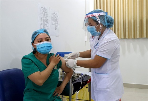 Gia Lai province becomes fourth in Vietnam to start COVID-19 vaccinations hinh anh 1
