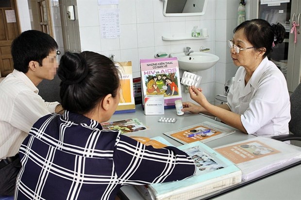 160,000 HIV-infected people set to receive ARV treatment hinh anh 1