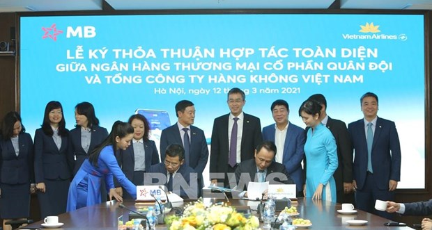 Vietnam Airlines, MB Bank foster cooperation hinh anh 1
