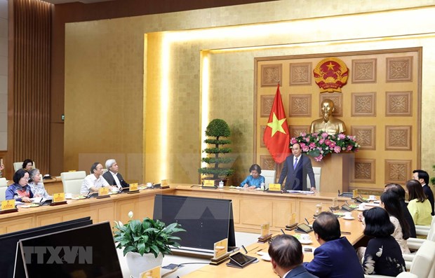 PM meets representatives from Vu A Dinh Scholarship Fund hinh anh 1