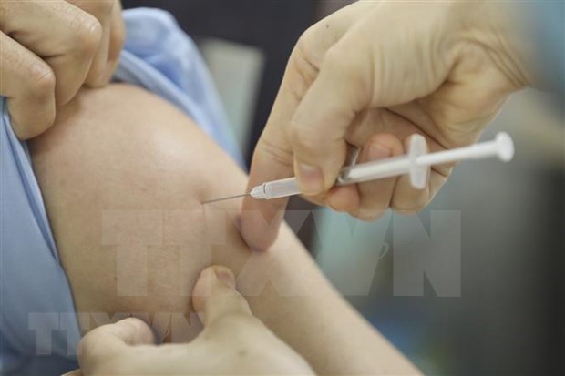 More than 30,900 Vietnamese vaccinated against COVID-19 hinh anh 1
