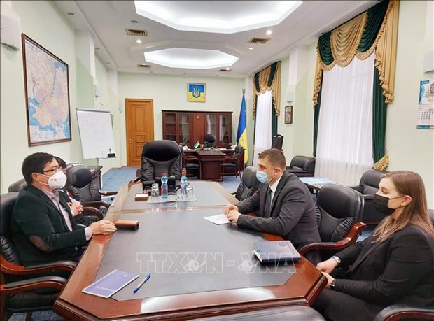 Vietnamese ambassador visits Ukraine’s southern provinces hinh anh 1