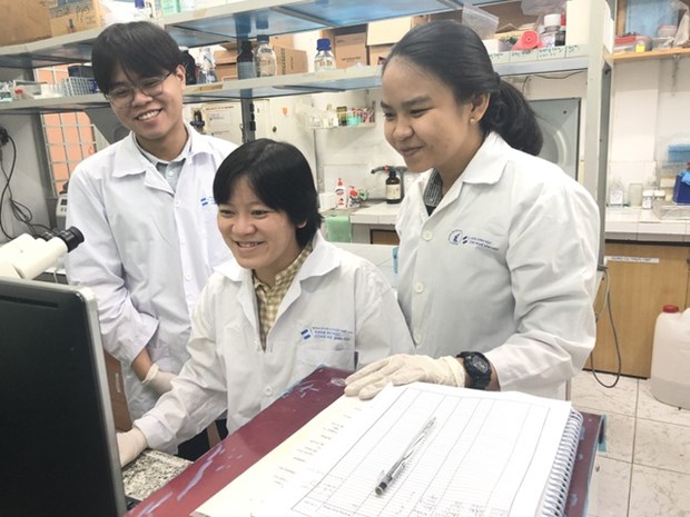 University students make products to control virus spread hinh anh 1