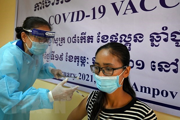 COVID-19 vaccination to be expanded in Laos, become mandatory in Cambodia hinh anh 1