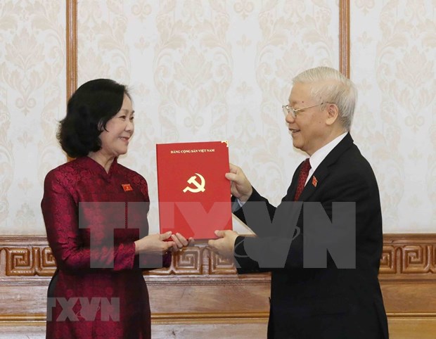 Party leader presents decisions appointing heads of Party Central Committee’s commissions hinh anh 1