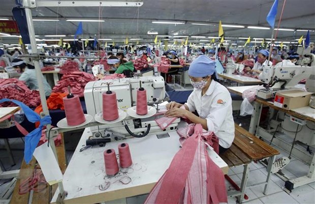 Workers’ average income up in first quarter hinh anh 1