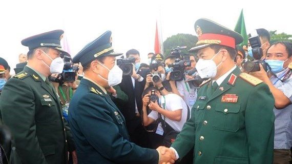 Vietnam, China hold sixth border defence friendship exchange hinh anh 1