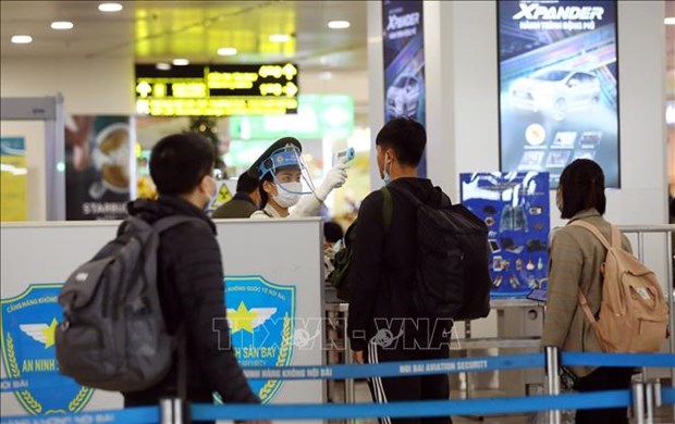 Aviation sector tightens pandemic prevention for upcoming holiday hinh anh 1