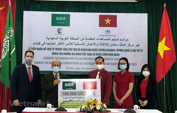 Saudi Arabia lends helping hand to disadvantaged Vietnamese hinh anh 1