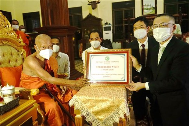 Vietnam Buddhist Sangha supports Cambodian Buddhists amid COVID-19 hinh anh 1