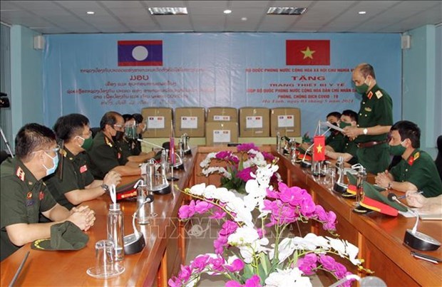 Laos receives medical supplies from Vietnamese Defence Ministry hinh anh 1