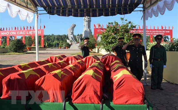 Memorial services held for fallen soldiers repatriated from Laos hinh anh 1
