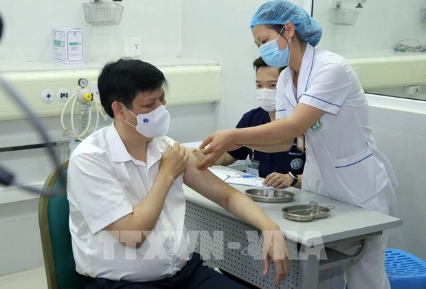 Health minister and deputies receive COVID-19 vaccine shots hinh anh 1