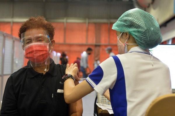 ASEAN aims to reach herd immunity against COVID-19 in 2022 hinh anh 1