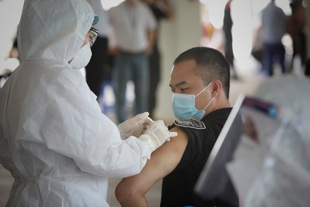 Vietnam hopes for more int'l support in accessing COVID-19 vaccines hinh anh 1