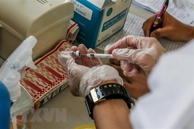 Laos bans COVID-19 vaccines for commercial purchases hinh anh 1