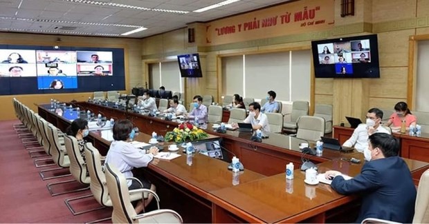 Health Minister works with Jonhson & Jonhson on COVID-19 vaccine supply hinh anh 1