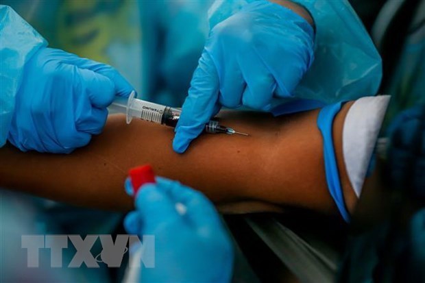 Philippines targets workers in next phase of COVID-19 vaccination hinh anh 1