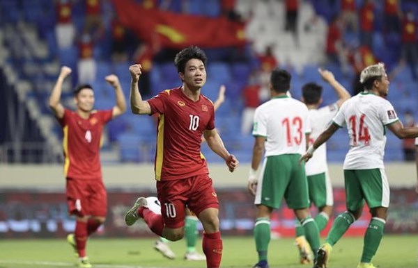 Vietnam beat Indonesia 4-0 in World Cup qualifiers hinh anh 1