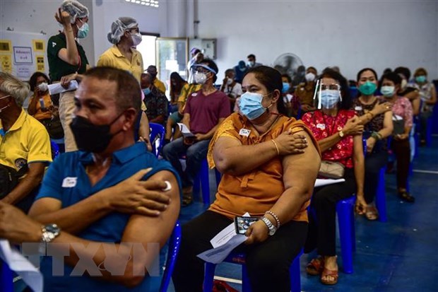 Thailand’s private, administrative organisations allowed to buy COVID-19 vaccines hinh anh 1