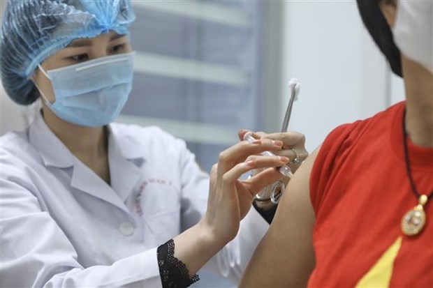 Vietnam seeks COVID-19 vaccine technology transfer hinh anh 1