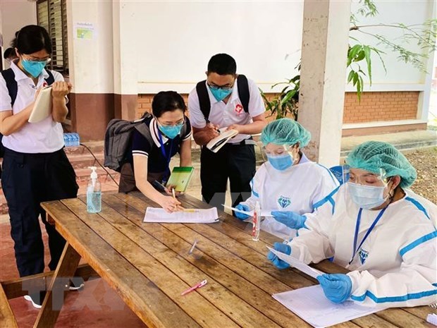 Laos applies compulsory quarantine to people having close contact with COVID-19 patients hinh anh 1