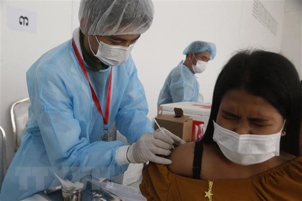 Cambodia expands vaccination drive outside Phnom Penh hinh anh 1