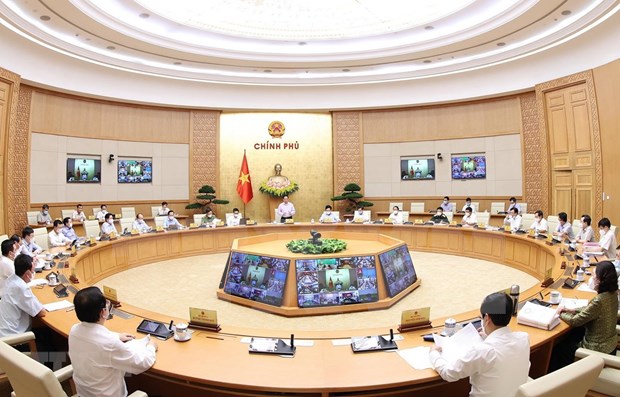 PM urges localities to persistently pursue dual goals hinh anh 1