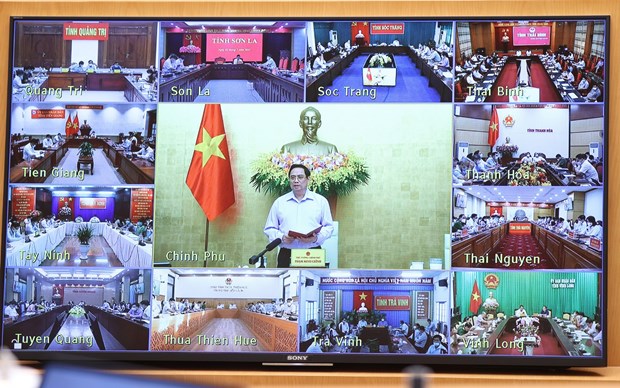 PM urges localities to persistently pursue dual goals hinh anh 2