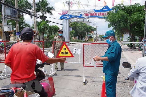 Health Ministry confirms 805 new COVID-19 cases on July 15 morning hinh anh 1
