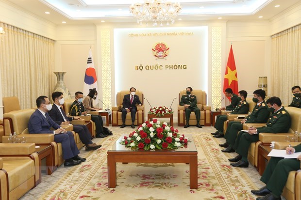 Vietnam beefs up defence ties with RoK, India hinh anh 1