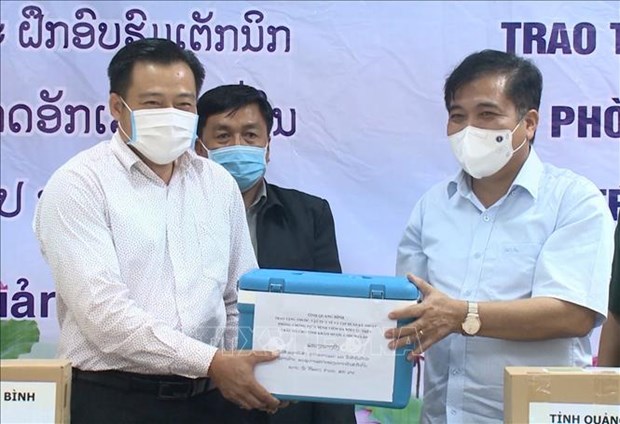 Quang Binh aids Lao locality in livestock protection hinh anh 1