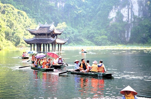 Travel firms look forward to safe tourism map of Vietnam hinh anh 1