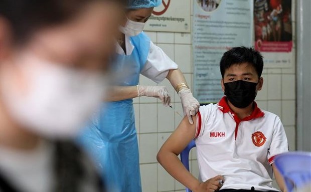 Cambodia begins vaccinations for children aged 12-17 hinh anh 1