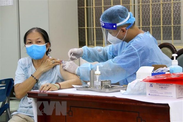 Health Ministry allocates over 650,000 more COVID-19 vaccine doses to HCM City hinh anh 1