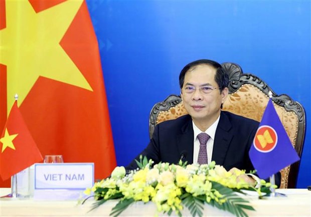 Foreign Minister attends ASEAN-Canada Post Ministerial Conference hinh anh 1